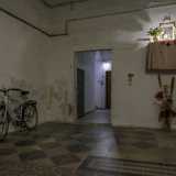 Questi locali rappresentavano un tempo le sale interne del piano nobile del palazzo, poi smembrato e diviso in varie residenze